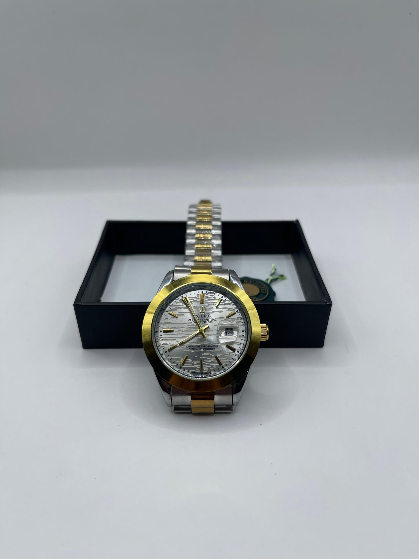 Golden Eclipse | Two-Tone Fluted Bezel Date Watch