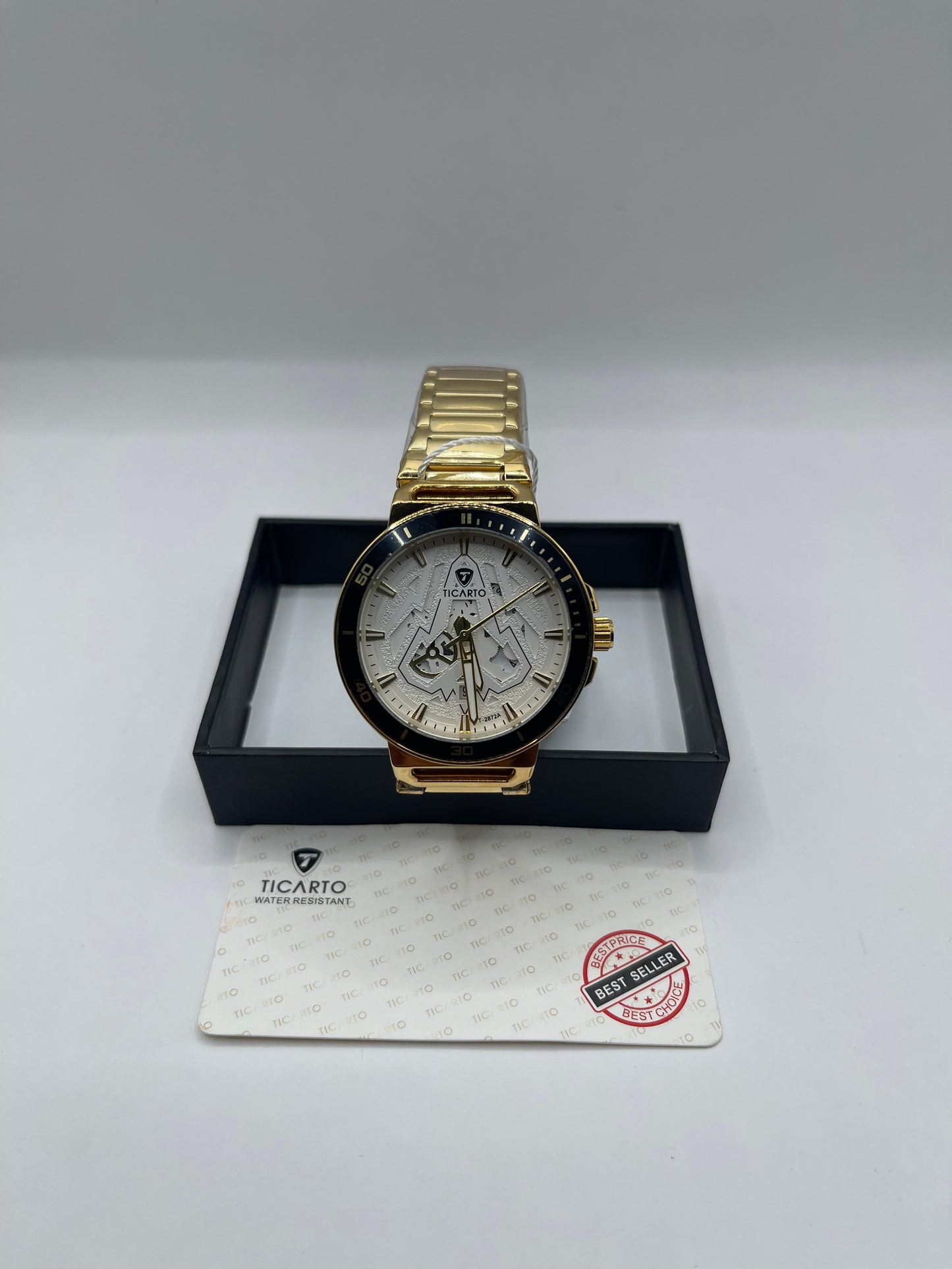 Golden Navigator  White Dial Chrono Elegance